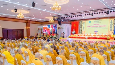 Chư tôn đức chứng minh và chủ tọa Hội thảo Nghi lễ Phật giáo toàn quốc lần thứ III tại TP.Hải Phòng