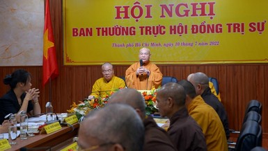 Hòa thượng Thích Thiện Nhơn, Chủ tịch Hội đồng Trị sự chủ trì, phát biểu tại Hội nghị Ban Thường trực Hội đồng Trị sự GHPGVN ngày 10-7-2022 - Ảnh: Bảo Toàn/BGN
