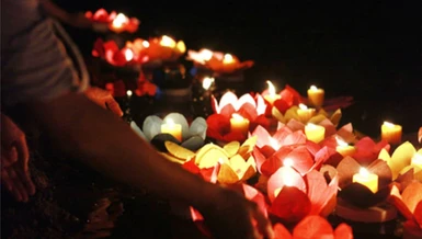 Tưởng niệm người quá cố, hồi hướng công đức đến các đấng sinh thành trong đời