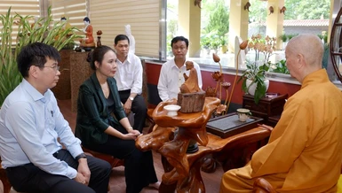 Đức Pháp chủ GHPGVN tiếp phái đoàn lãnh đạo Ban Tôn giáo Chính phủ đến vấn an và chúc Tết - Ảnh: Bảo Toàn/BGN