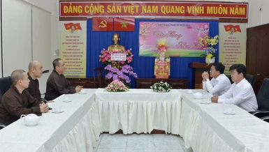 Ông Nguyễn Duy Tân, Phó Giám đốc Sở Nội vụ, Trưởng ban Tôn giáo TP.HCM thân mật tiếp Thượng tọa Thích Tâm Hải