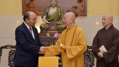 [Video] Chủ tịch nước và phái đoàn đến chùa Huê Nghiêm chúc Tết Đức Pháp chủ GHPGVN