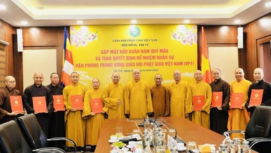 Trao quyết định nhân sự Văn phòng I Trung ương GHPGVN nhiệm kỳ 2022-2027