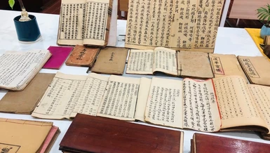 Triển lãm do Trung tâm Biên phiên dịch tư liệu Phật giáo Quốc tế - Vĩnh Nghiêm Tùng thư phối hợp với các đơn vị tổ chức