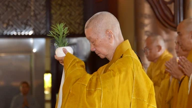 [Video] Pháp hội Dược Sư đầu xuân Quý Mão tại chùa Huê Nghiêm