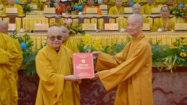 [Video] Đức Pháp chủ trao quyết định Trưởng ban Tăng sự T.Ư đến Hòa thượng Thích Thiện Nhơn