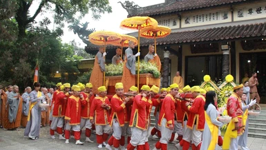 Di quan Ni trưởng Thịch nữ Chơn Hiền nhập tháp trong khuôn viên chùa Diệu Viên