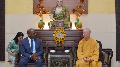 Đức Pháp chủ GHPGVN tiếp phái đoàn USCIRF chiều 18-5-2023