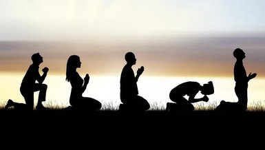 Đạo Phật không xây dựng niềm tin cho tín đồ dựa trên sự si mê (trung thành tuyệt đối), cũng không xây dựng niềm tin bằng sự đe dọa (phản bội sư phụ bị đọa làm cầm thú), mà chủ trương tất cả đều vận hành theo nhân quả. 