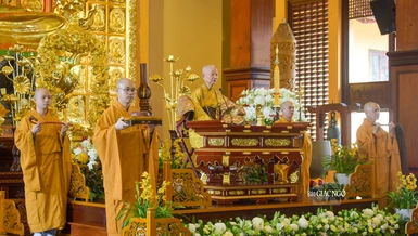 Sáng mùng 9-10-Quý Mão (21-11-2023), Đức Pháp chủ GHPGVN - Trưởng lão Hòa thượng Thích Trí Quảng đã quang lâm Đại giới trường Việt Nam Quốc Tự (Q.10, TP.HCM), khai đạo giới tử Đại giới đàn Bửu Huệ Phật lịch 2567 - Ảnh: Quảng Đạo