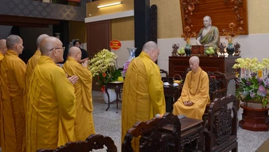 Trưởng lão Hòa thượng Thích Thiện Nhơn và phái đoàn đại diện Ban Thường trực Hội đồng Trị sự khánh tuế Đức Pháp chủ GHPGVN sáng 5-2-2024