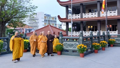 Đại lão Hòa thượng Thích Trí Quảng quang lâm chánh điện chùa Phổ Quang (Q.Tân Bình) sáng 30 tháng Chạp - Ảnh: Bảo Toàn/BGN