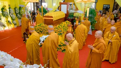 [TRỰC TIẾP] Hội đồng Chứng minh, Hội đồng Trị sự viếng tang Trưởng lão Hòa thượng Thích Hiển Tu