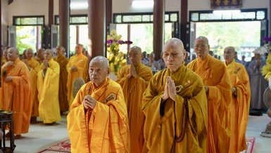 Chư tôn giáo phẩm tham dự Bố-tát, thính giới tại tổ đình Từ Đàm