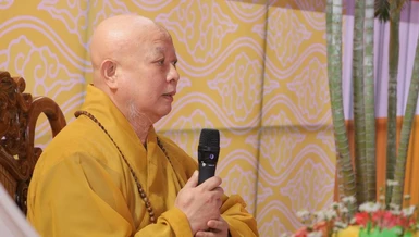 Hòa thượng Thích Lệ Trang thuyết giảng về đề tài “Nghi lễ Phật giáo” trong Khóa sinh hoạt chuyên đề Giới luật và Nghi lễ do Ban Trị sự GHPGVN tỉnh Bình Thuận tổ chức tại Tòng Lâm Vạn Thiện