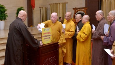 [Video] Tăng Ni, Phật tử TP.HCM về Việt Nam Quốc Tự ủng hộ đồng bào bị thiệt hại do bão lũ 