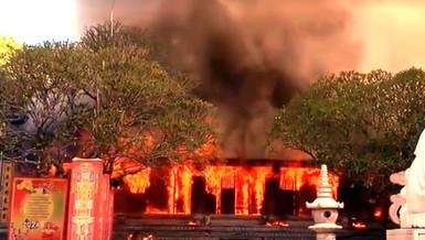 Chùa Phổ Quang (xã Xuân Lũng, H.Lâm Thao, tỉnh Phú Thọ), hơn 800 năm tuổi bị hỏa hoạn - Ảnh: Người dân cung cấp