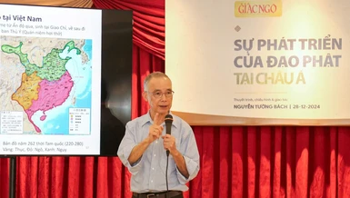 Tác giả, dịch giả Nguyễn Tường Bách thuyết trình đề tài "Sự phát triển của Đạo Phật tại châu Á", sáng 28-12, tại trụ sở tòa soạn Báo Giác Ngộ - Ảnh: Du Nhiên