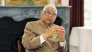 S.N. Goenka là một trong những vị giảng dạy Thiền Minh sát tuệ (Vipassanā) nổi tiếng thế giới, được tôn xưng là Thiền sư, và được sự yêu quý, kính trọng của nhiều giới 
