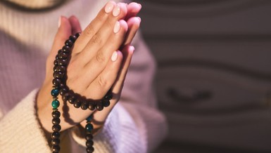 Mọi người đều có thể quy y Tam bảo, tụng kinh, niệm Phật cùng thực tập các phương thức tu học theo Phật giáo nói chung trong đời sống hàng ngày nhằm tu tâm dưỡng tánh...