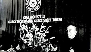 Hoà thượng Thích Chánh Trực phát biểu trong Đại hội đại biểu Phật giáo toàn quốc kỳ II - Tư liệu của Trung Tín
