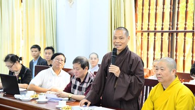 Thượng tọa Thích Trí Chơn (đang phát biểu) trong một cuộc họp của Ban Văn hóa T.Ư về Lễ hội Văn hóa phẩm Phật giáo nhân Đại lễ Vesak 2025 - Ảnh: Quang Tròn