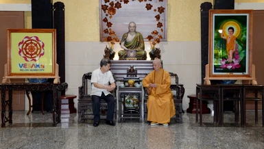 Đức Pháp chủ GHPGVN và ông Chánh án Tòa án Nhân dân tối cao Lê Minh Trí tại chùa Huê Nghiêm - Ảnh: Bảo Toàn/BGN