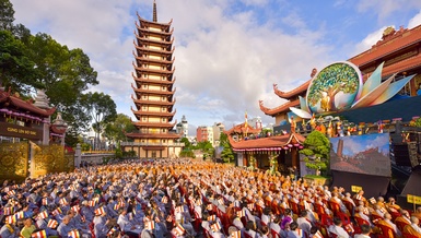 Quang cảnh Đại lễ Phật đản Phật lịch 2569 tại Việt Nam Quốc Tự - Ảnh: Quảng Đạo/BGN