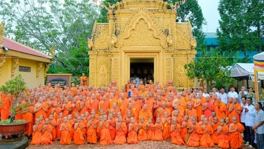 Trước tháp Cù Là tưởng niệm 4 vị sư Khmer hy sinh vì dân tộc 