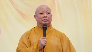 Hòa thượng Thích Lệ Trang, Phó Chủ tịch Hội đồng Trị sự, Trưởng ban Trị sự GHPGVN TP.HCM phát biểu tại buổi trao quyết định