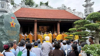 Chư Tăng Ni, Phật tử tham dự, cầu nguyện