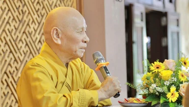 Trưởng lão Hòa thượng Thích Giác Quang chia sẻ pháp thoại đến Tăng Ni sinh Học viện Phật giáo VN tại Huế
