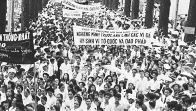 Phong trào phản chiến và Phật giáo xuống đường năm 1963 tại miền Nam - Ảnh: LIFE