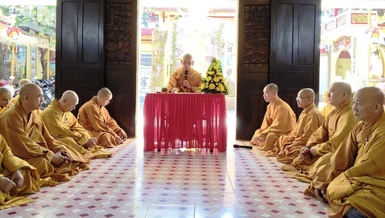 Thượng tọa Thích Giác Trí, Ủy viên Thường trực Ban Trị sự GHPGVN TP.HCM thuyết giới - Ảnh: H.Trang 