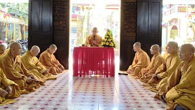 Thượng tọa Thích Giác Trí, Ủy viên Thường trực Ban Trị sự GHPGVN TP.HCM thuyết giới - Ảnh: H.Trang 