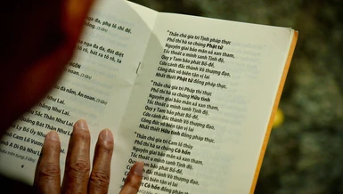 Phật tử tham dự khóa tụng kinh Dược Sư cầu an đầu năm - Ảnh: Quảng Đạo