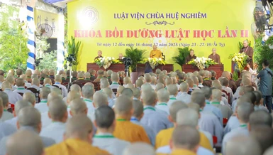 Lễ khai mạc Khóa bồi dưỡng Luật học tại chùa Huệ Nghiêm (P.An Lạc, TP.HCM) - Ảnh: Nguyên Tài/BGN