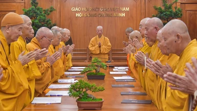 Đức Pháp chủ - Đại lão Hòa thượng Thích Trí Quảng chủ trì Hội nghị Ban Thường trực Hội đồng Chứng minh GHPGVN sáng 28-12-2025, diễn ra tại Văn phòng Đức Pháp chủ (Việt Nam Quốc Tự, TP.HCM) - Ảnh: Quảng Đạo/BGN