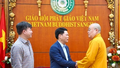 Trưởng lão Hòa thượng Thích Thanh Nhiễu tiếp lãnh đạo Cục An ninh nội địa - Bộ Công an, tại chùa Quán Sứ