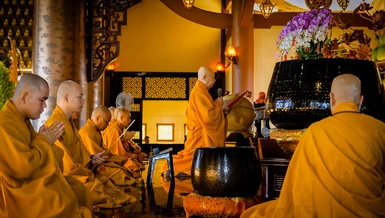 [Video] Đạo tràng Pháp Hoa khánh tuế Đức Pháp chủ và khai đàn Pháp hội Dược Sư đầu năm tại chùa Huê Nghiêm