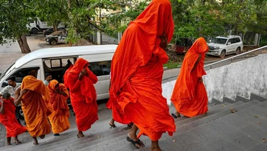 Sri Lanka bắt giữ những kẻ giả dạng nhà sư vận chuyển cần sa qua đường hàng không hôm 25-4-2026 từ Bangkok, qua sân bay quốc tế Bandaranaike 