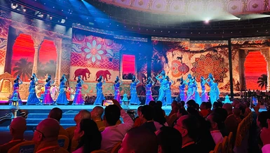 Biểu diễn nghệ thuật chào mừng