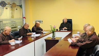 Hòa thượng Thích Lệ Trang, Trưởng ban Trị sự kiêm Trưởng ban Tăng sự GHPGVN TP.HCM chủ trì buổi họp - Ảnh: M.T