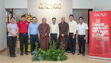 Đoàn lãnh đạo Đảng ủy - HĐND - UBND - Ủy ban MTTQVN phường Xuân Hòa thăm, chúc mừng Báo Giác Ngộ vào sáng 19-6 - Ảnh: Nguyên Tài/BGN