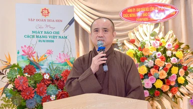 Thượng tọa Thích Tâm Hải chia sẻ tại buổi họp mặt thân mật nhân dịp Kỷ niệm 101 năm Ngày Báo chí Cách mạng Việt Nam (21-6-1925 - 21-6-2026) - Ảnh: Quảng Đạo/BGN