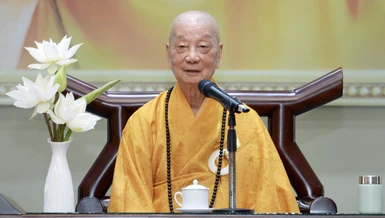 Đại lão Hòa thượng Thích Trí Quảng, Pháp chủ GHPGVN khai thị trong khóa tu Ngày an lạc kỳ 2 ở Học viện Phật giáo VN tại TP.HCM - Ảnh: Bảo Toàn/BGN