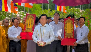 [Video] Thiêng liêng Lễ tưởng niệm các anh hùng liệt sĩ ở Học viện Phật giáo VN tại TP.HCM