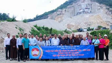 Công trình tượng Phật Bổn sư Thích Ca ngồi thiền cao 81m (Núi Sam, An Giang)