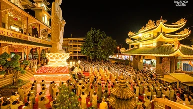 Thành kính dâng đăng cầu nguyện