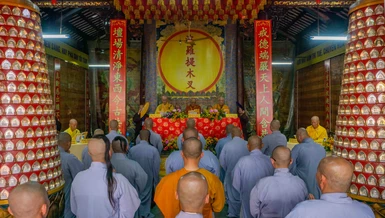 Quang cảnh buổi lễ tấn đàn truyền giới Sa-di